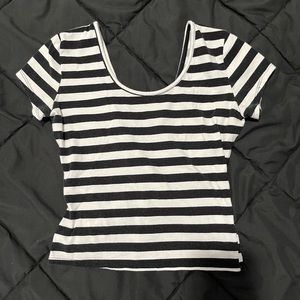 Short sleeve crop top